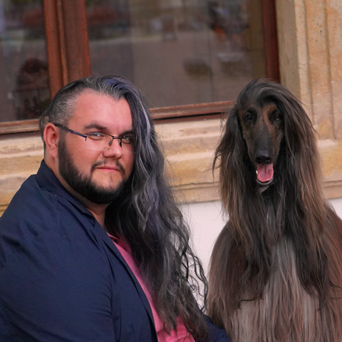 afgán agár gazdájával