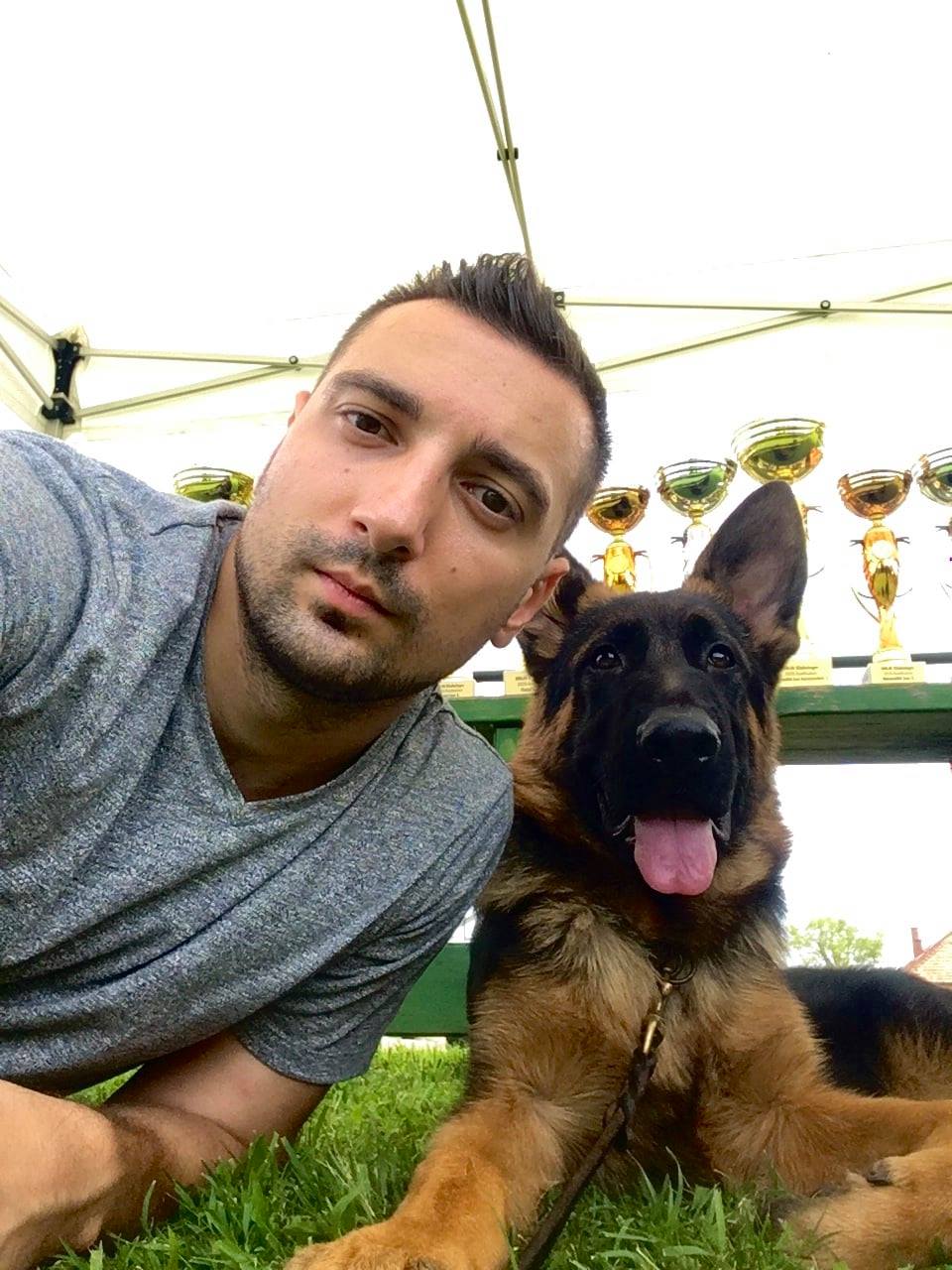 német juhász gazdájával