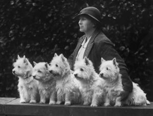pinterest.com_ Mrs May Pacey 1936.-ban